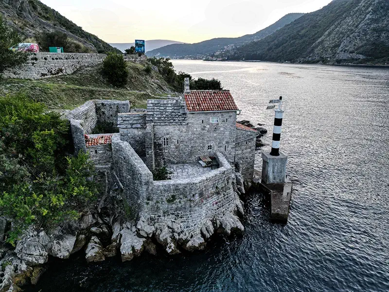 Церковь Богоматери Ангелов у пролива Вериге в Черногории