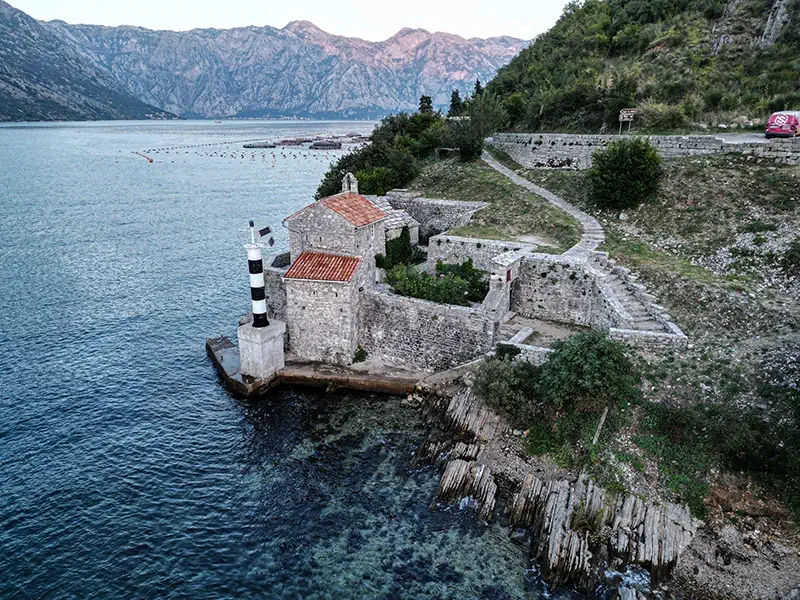 Церковь Богоматери Ангелов вид на Которский залив